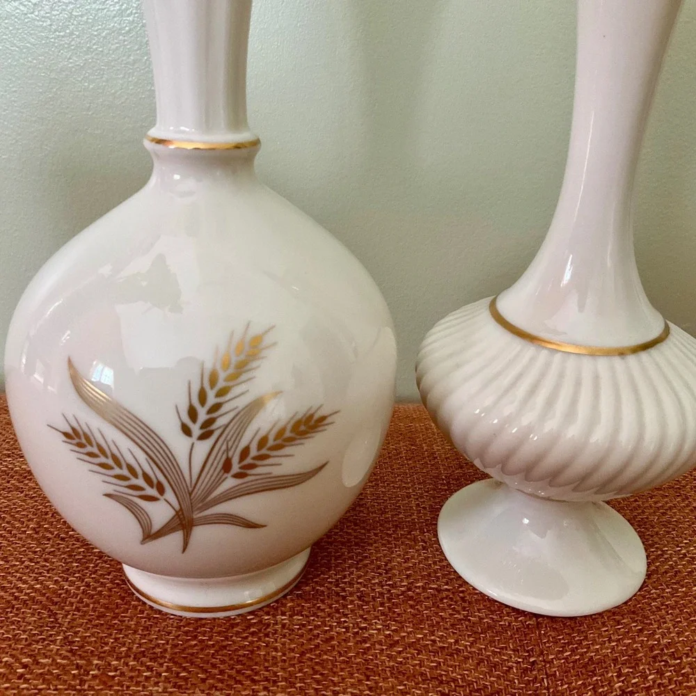Lenox Vintage Ivory Gold Porcelain Bud Vase Set Wheat Scalloped Ribbed USA 2pc‎
